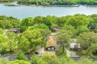 1 Mi to Table Rock Lake! Home w/ Water Views - Alojamientos