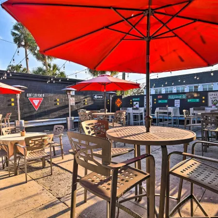 Downtown Daytona Beach Unit: Walk to Halifax River