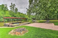 Private Deck and Dock Home on Lake Hamilton! - 3-Star