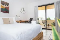 Grand Villa w Private Patio & Parking Hotels in 