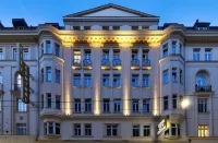 Hotel City Central Hotel dekat Katedral St. Stephen