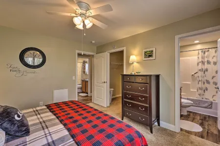 Greystone - Creekside Cabin Hike, Fish and Explore! Отели в г. Монтесума