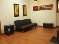 هوتل أيربورت ترافيل Hotels near سيمون بوليفار سنترال بارك