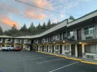 Sunset Inn - John Day - parking