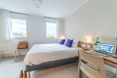 Montempô Apparthôtel Lyon Viviani Отели в г. Венисьё