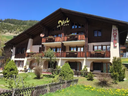 Hotel B&B Casa la Val Отели в г. Туеч