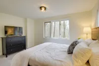 North Conway Townhome w/ Private Hot Tub & Deck! - 3-Star