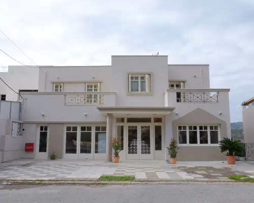 Dialinas Apartments Hotels in Istro