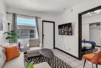 Relaxed Vibe | Near Beach | Parking & Fast Wi-Fi