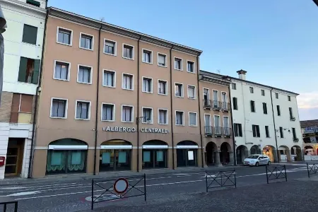 Hotel Centrale Отели в г. Чинто-Эуганео