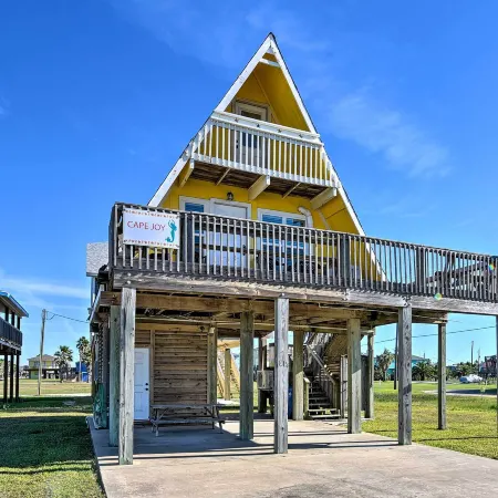 A-Frame Home w/ Deck - 2 Blocks to Surfside Beach!
