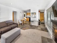 Mountain View and Hot Tub - Cozy Tranquil Retreat Hotels in Snyderville