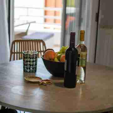 Avres Apartments Dining/Meeting Rooms