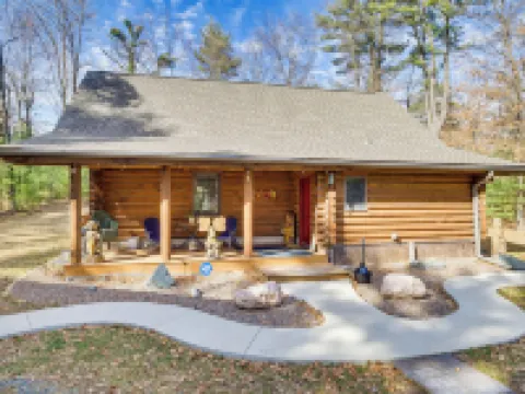 Merrillan Cabin w/ Fire Pit < 1 Mi to Lake Arbutus Hoteles en Dewhurst