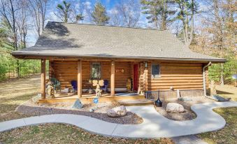 Merrillan Cabin w/ Fire Pit < 1 Mi to Lake Arbutus
