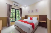 RedDoorz Plus @ La Asiana Guest House Hotel di Kabupaten Cirebon