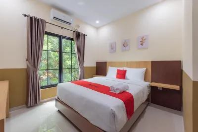 RedDoorz Plus @ La Asiana Guest House Hotel dekat Pawon Cemara