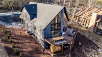 Wanderlust Villa – Spacious Mt cabin w/ Game room, Hot tub and Karaoke nights !