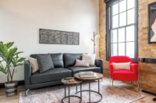 Modern loft with rustic character steps to downtown Stratford