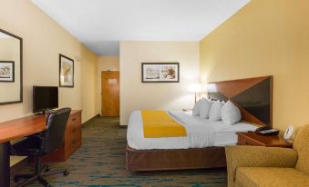 Gateway Hotel & Suites, an Ascend Collection Hotel