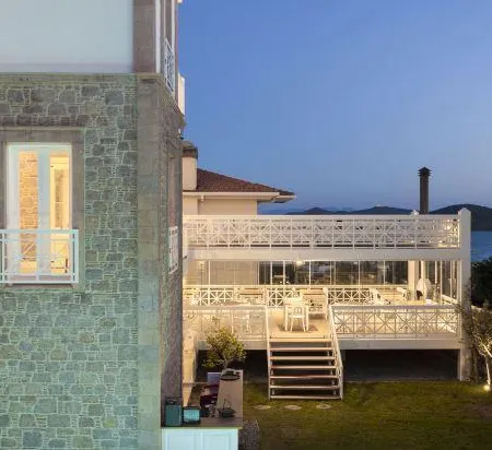 Cunda Pur Beyaz Hotel