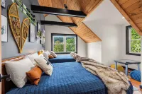 Huge Valley Views . Hgtv Design . Hot Tub . Theater . Sauna . Rec Room . Arcades