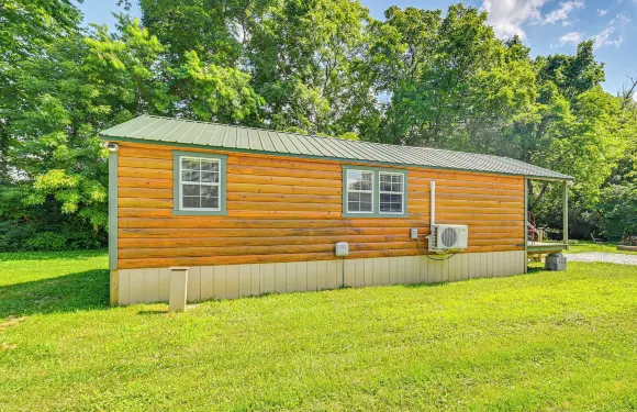 距肯塔基馬術公園14英里的溪邊小屋