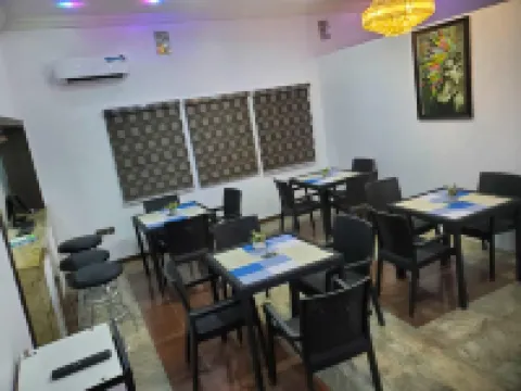 สกายร็อค โฮเทลส์ อ็อกบา โรงแรมในOjodu