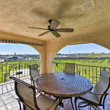 Working Vineyard & Private Pool: Villa in Plymouth