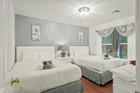 Birch Hollow Cozy Poconos Home w/ Fireplace, Soaking Tub & Kids Play Area