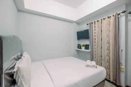 Comfort 1Br At Royal Heights Apartment