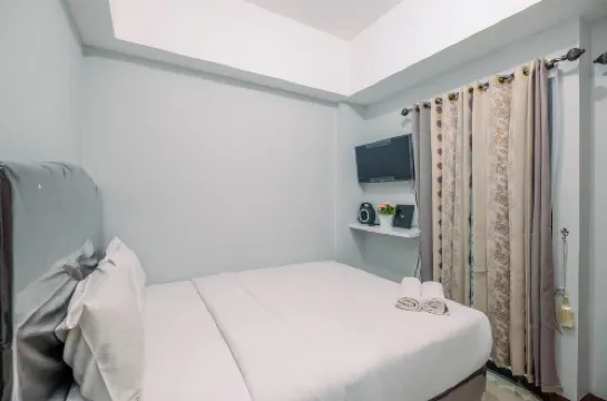 Comfort 1Br At Royal Heights Apartment