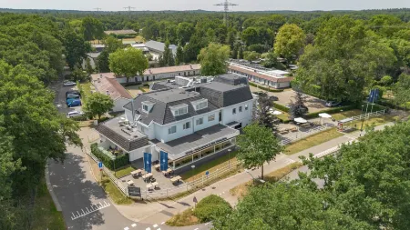 Fletcher Hotel-Restaurant Het Witte Huis Отели в г. Суст