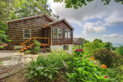Little Switzerland Cabin w/ Stunning Mtn Views - Boutique