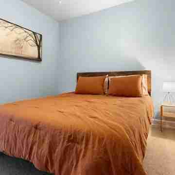 Waterfront 3-bedroom house on the Bay of Green Bay with AC, WiFi Rooms