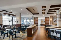 Courtyard Montreal Airport - พร้อมอาหารเช้า
