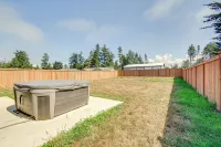 Westport Vacation Rental w/ Private Hot Tub! - Wifi