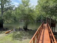 Cozy Log Cabin Retreat on the Santa Fe River – Nature, Kayaking & Relaxation!