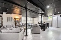 The Parish House! 6 Bdrm, Sleeps 16, 8 Bath Heart of the Village of Three Oaks!