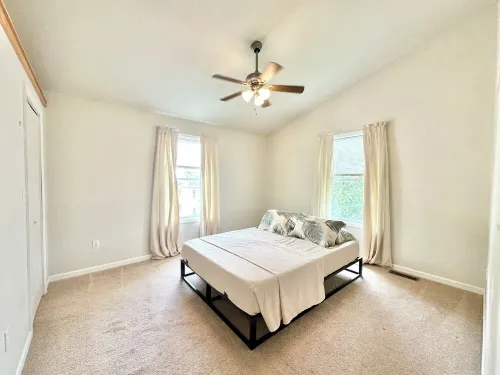 3 Bedroom 2 Bath Modern Town Home Near GMC Hotels in Montour County