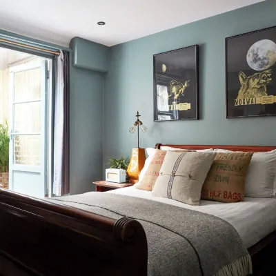 Artist Residence Brighton Hotels near Jubilee Clock Tower