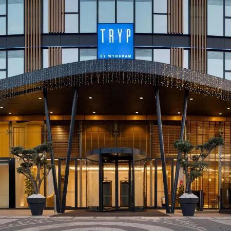 Tryp by Wyndham Istanbul Beyoglu Отели рядом с достопримечательностью «Улица Невизаде»