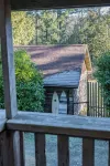 Quiet carriage suite near vinyards and lake