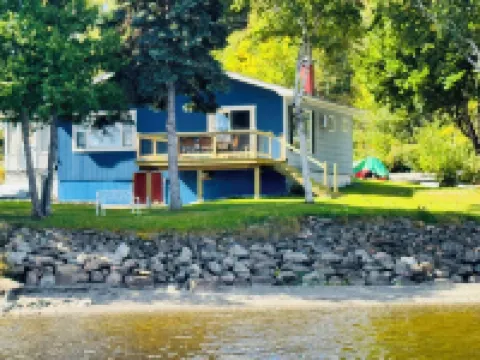 Private Lakefront Cabin