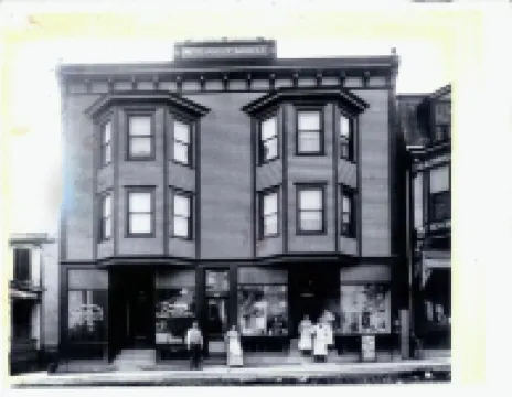 Historic Mercantile Studio - Ground Floor w/Fireplace & Parking
