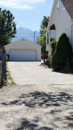 Charming cottage close to Ski/Hike & shopping, centrally located in Midvale