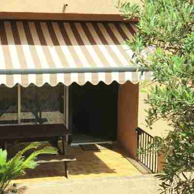 Charming T2 with parking (rare Top of the historic center. Very quiet. Hotel Exterior