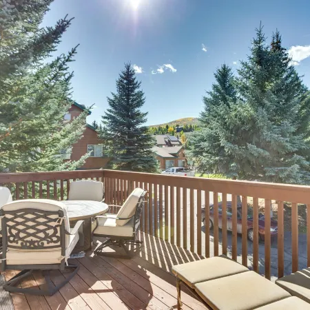 Cozy Colorado Retreat w/ Deck, Grill & Pool Access