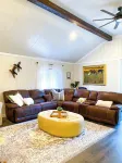 Lake Tree Loft mins from the Beach-Barn Style Chic