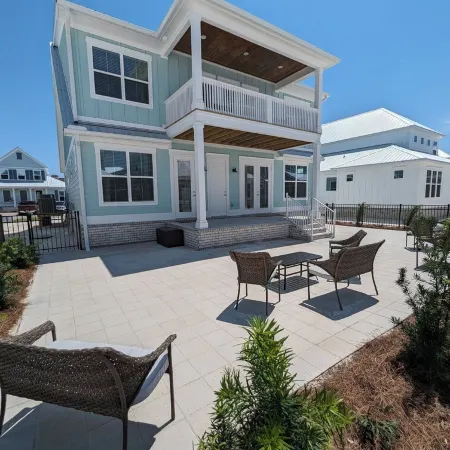 Ideal Orange Beach House! Short Walk to Beach, Pool, & Restaurants.